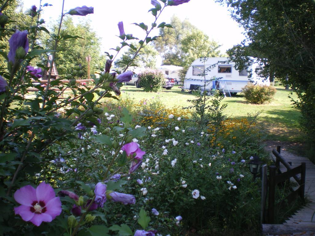 Camping Moulin De Collonge Saint-Boil Exterior foto